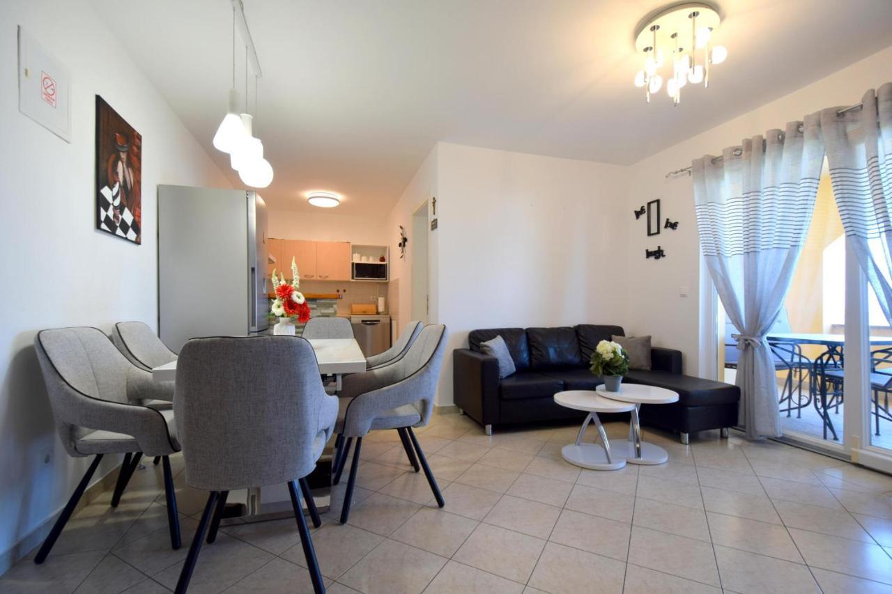 Apartment Lucy Malinska Eksteriør billede